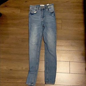 ZARA MIDRISE SKINNY JEANS SIZE 26